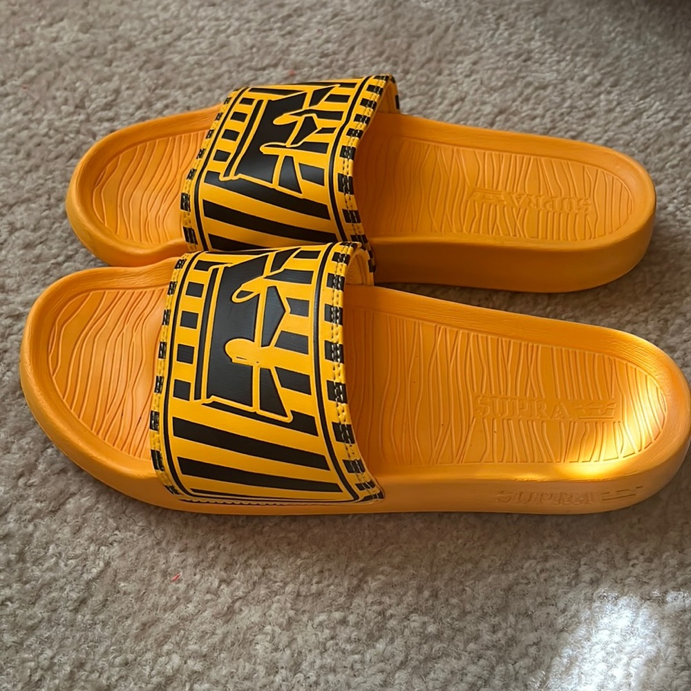 Caution tape Supra slides- Mens size 7